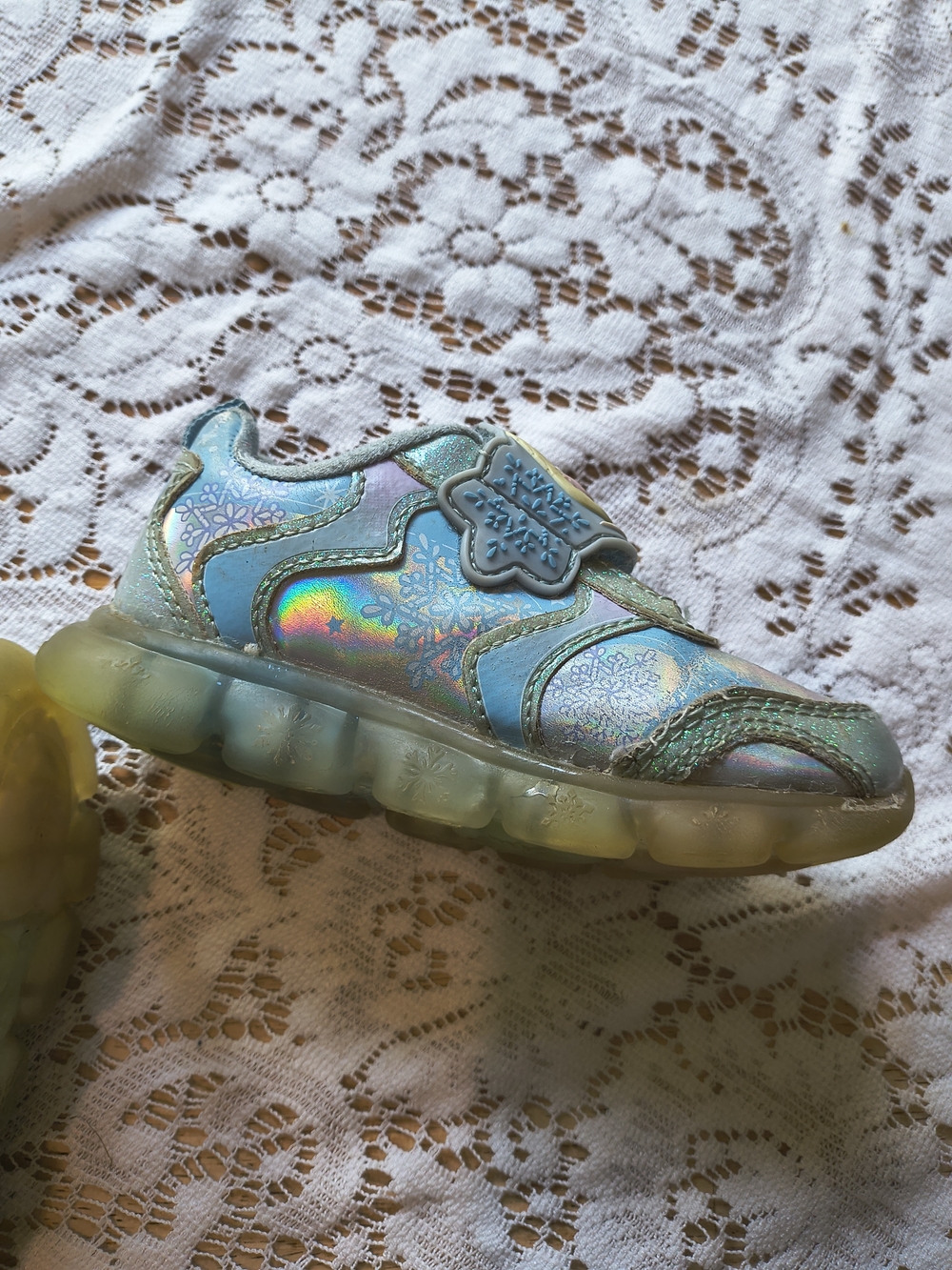 Light up Disney Frozen Elsa holographic blue sneakers size 8 toddler - Picture 9 of 10